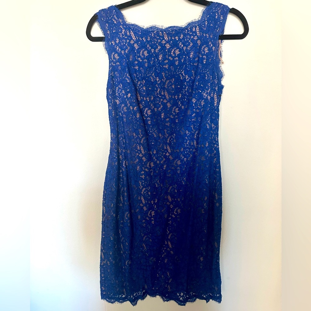 Adriana Papell Lace Sheath Dress. Size 4